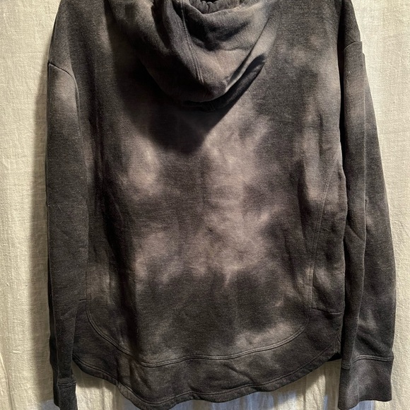 Universal thread hoodie. Tiedye black and gray. Size small. - Picture 5 of 6